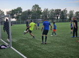 Laatste training S.K.N.W.K. JO10-1 (partijtje tegen de ouders) van woensdag 22 mei 2024 (124/133)